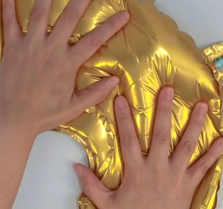 How to deflate foil balloons?