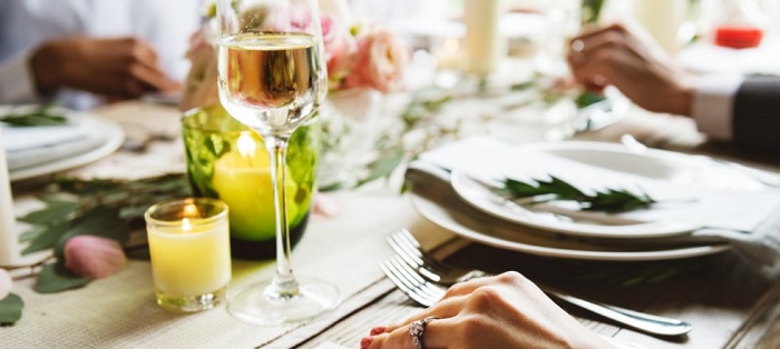 How to use cutlery in a formal dinner