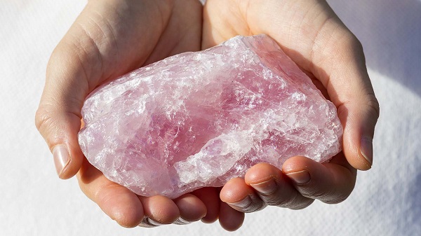 How to tell if rose quartz is real?