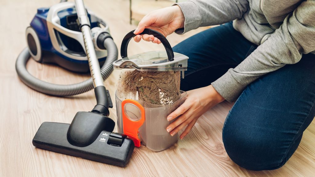 Dyson vacuum filter cleaning vs replacement explained